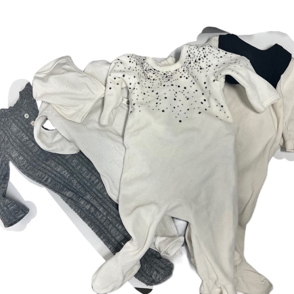 Baby neutral sparkle bundle 4 stretchy onesie size 3 months. 2 hats white